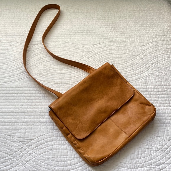 Frye Handbags - Frye Vintage Messenger Crossbody Bag Cognac Unisex